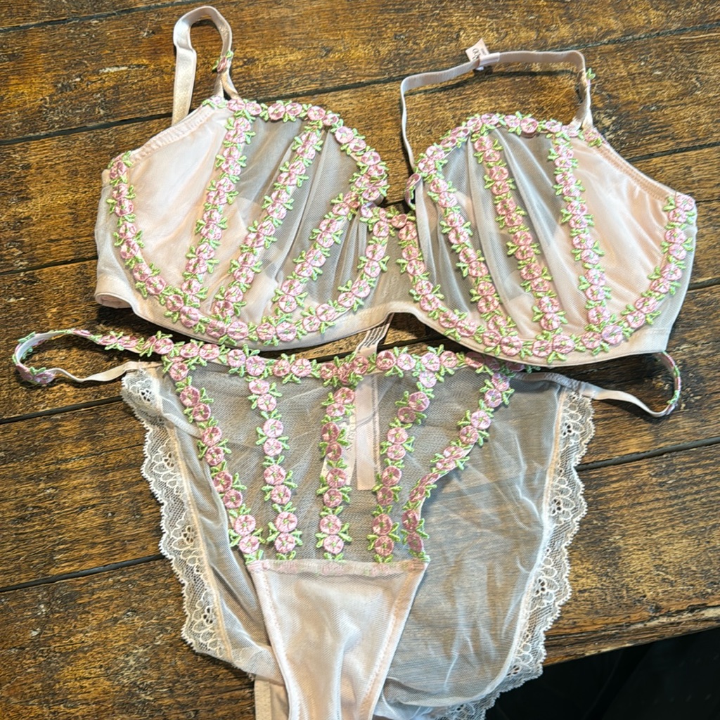 Nwt Victorias Secret Dream Angels Bra And Panty Set